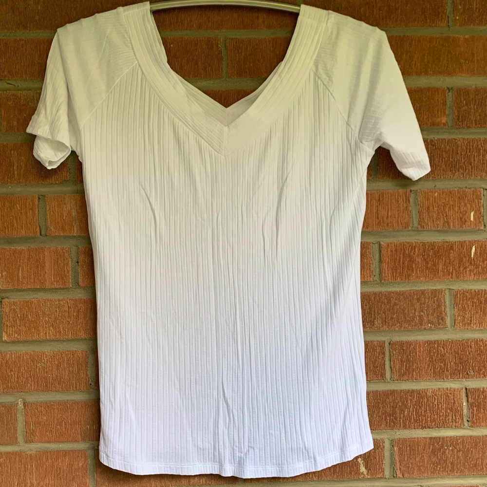 NWOT ASOS⭐️ v neck t shirt